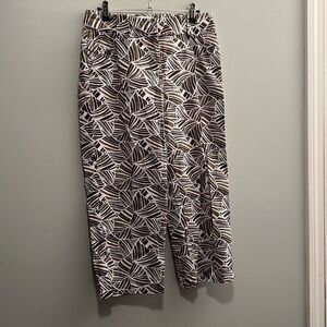 Chadwick's Women's Pattern Straight Leg Stretch Capri Pants